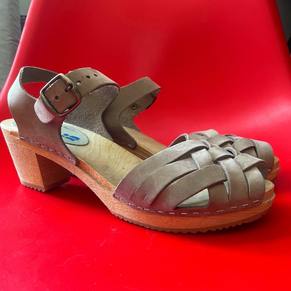 Stylish Tan Leather Sandals